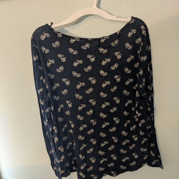 Bike shirt 🚴‍♀️ - Picture 2 of 7